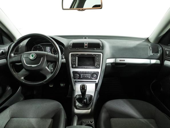 Skoda Octavia II (A5) Рестайлинг с пробегом 2011 года, цена 1 240 000 рублей, 190794 км, универсал, Автокод Объявления