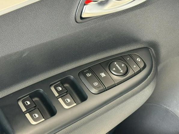 Kia Rio IV Рестайлинг с пробегом 2021 года, цена 1 850 000 рублей, 42317 км, хэтчбек, Автокод Объявления