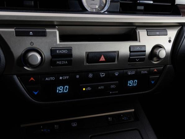 Lexus ES VI с пробегом 2013 года, цена 1 275 000 рублей, 351913 км, седан, Автокод Объявления