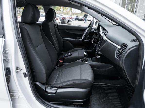 Kia Rio IV Рестайлинг с пробегом 2021 года, цена 1 285 000 рублей, 89666 км, седан, Автокод Объявления