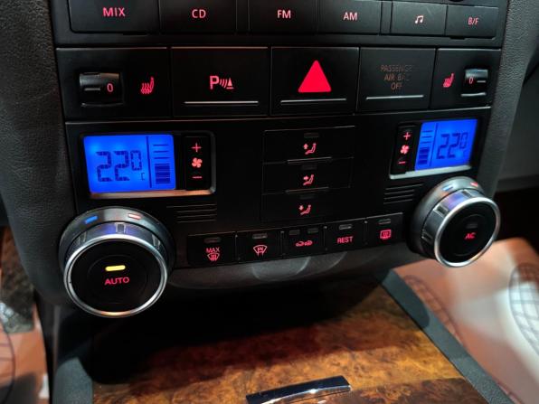 Volkswagen Touareg I Рестайлинг с пробегом 2009 года, цена 1 115 000 рублей, 226176 км, внедорожник, Автокод Объявления