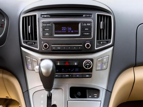 Hyundai H-1 II Рестайлинг 2 с пробегом 2021 года, цена 3 700 000 рублей, 73071 км, минивэн, Автокод Объявления