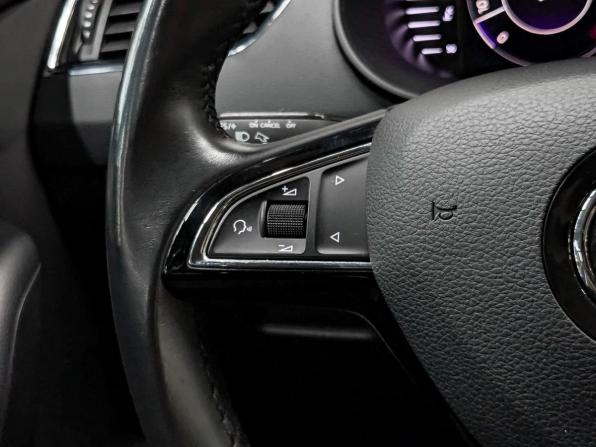 Skoda Octavia III (A7) Рестайлинг с пробегом 2019 года, цена 2 210 000 рублей, 65479 км, лифтбек, Автокод Объявления