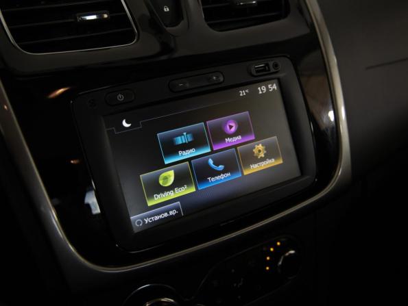 Renault Logan II Рестайлинг с пробегом 2021 года, цена 1 075 000 рублей, 135821 км, седан, Автокод Объявления