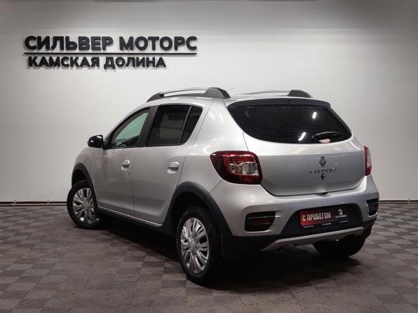 Renault Sandero II Рестайлинг с пробегом 2020 года, цена 990 000 рублей, 81400 км, хэтчбек, Автокод Объявления