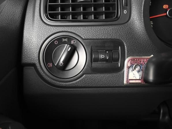 Volkswagen Polo V Рестайлинг с пробегом 2016 года, цена 1 399 000 рублей, 104437 км, седан, Автокод Объявления