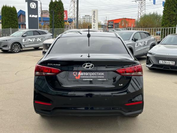 Hyundai Solaris II с пробегом 2018 года, цена 870 000 рублей, 328508 км, седан, Автокод Объявления