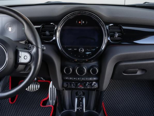 Mini Hatch III (F55/F56) Рестайлинг 2 с пробегом 2021 года, цена 4 198 000 рублей, 43579 км, хэтчбек, Автокод Объявления
