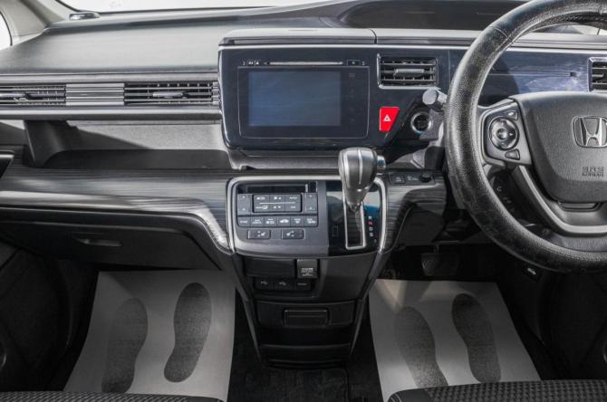 Honda Stepwgn V с пробегом 2015 года, цена 2 099 000 рублей, 94000 км, минивэн, Автокод Объявления