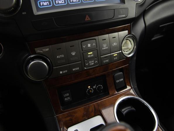 Toyota Highlander II (XU40) Рестайлинг с пробегом 2011 года, цена 1 749 000 рублей, 233040 км, внедорожник, Автокод Объявления