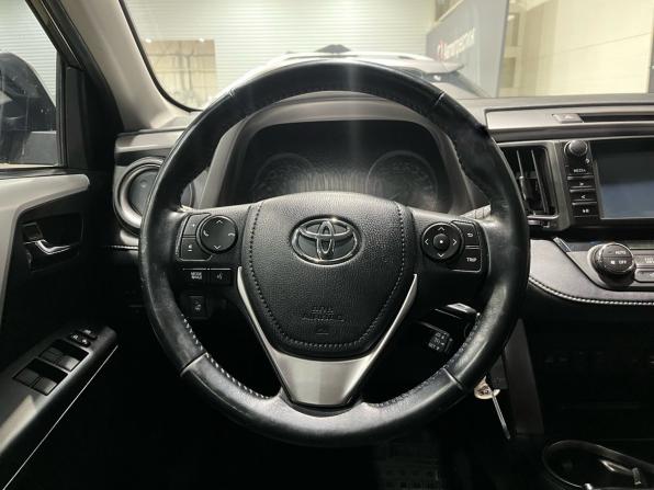 Toyota RAV4 IV (XA40) Рестайлинг с пробегом 2017 года, цена 2 050 000 рублей, 123640 км, внедорожник, Автокод Объявления