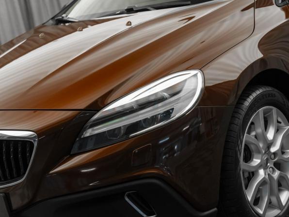Volvo V40 Cross Country I Рестайлинг с пробегом 2017 года, цена 1 830 000 рублей, 115318 км, хэтчбек, Автокод Объявления