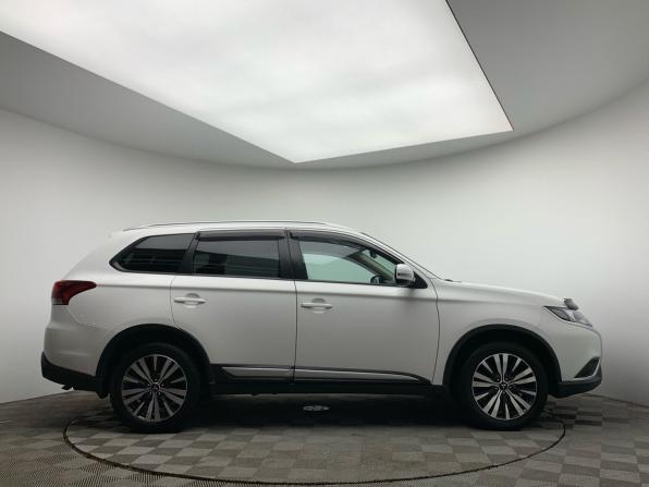 Mitsubishi Outlander III Рестайлинг 3 с пробегом 2019 года, цена 1 879 000 рублей, 160044 км, внедорожник, Автокод Объявления