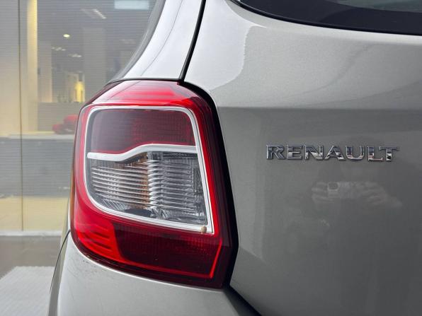 Renault Sandero II с пробегом 2015 года, цена 750 000 рублей, 89426 км, хэтчбек, Автокод Объявления