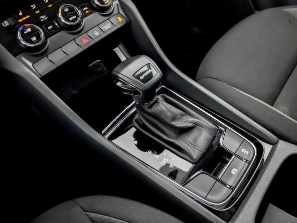 Skoda Karoq I с пробегом 2021 года, цена 2 575 000 рублей, 59380 км, внедорожник, Автокод Объявления
