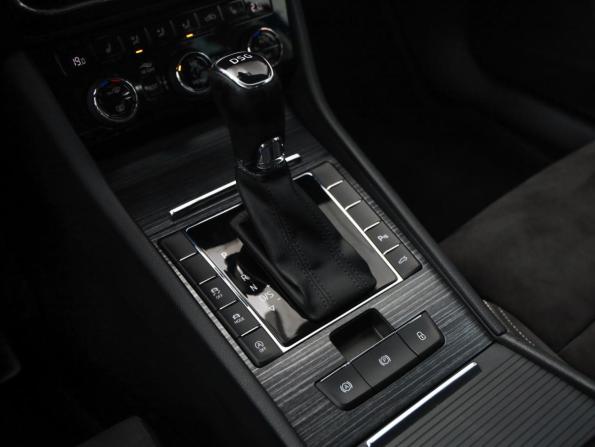 Skoda Superb III Рестайлинг с пробегом 2022 года, цена 3 200 000 рублей, 100015 км, лифтбек, Автокод Объявления
