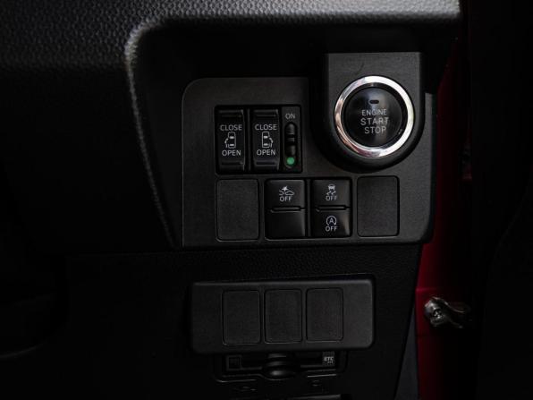 Toyota Roomy I с пробегом 2017 года, цена 1 045 000 рублей, 101104 км, микровэн, Автокод Объявления