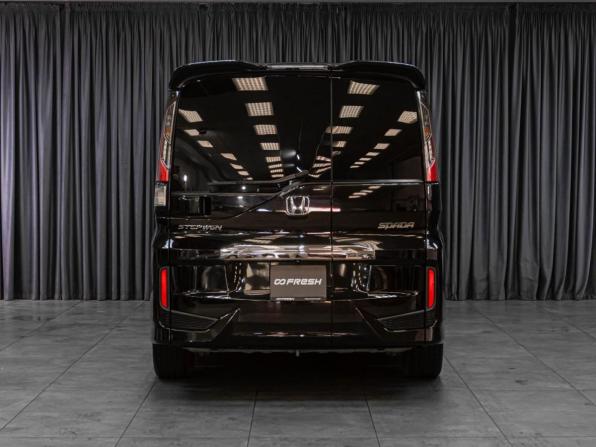 Honda Stepwgn V с пробегом 2015 года, цена 1 999 000 рублей, 123133 км, минивэн, Автокод Объявления