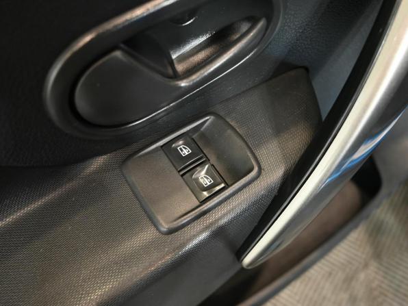 Renault Sandero II с пробегом 2017 года, цена 970 000 рублей, 135351 км, хэтчбек, Автокод Объявления