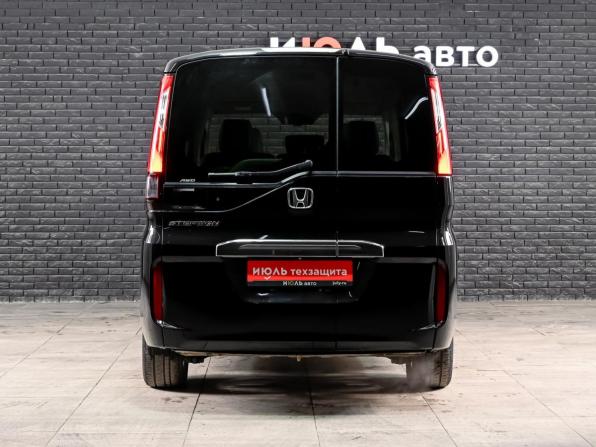 Honda Stepwgn V с пробегом 2015 года, цена 1 550 000 рублей, 305174 км, минивэн, Автокод Объявления