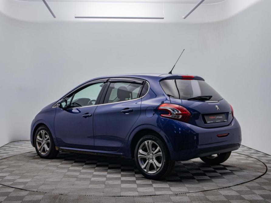 Peugeot 208 I Москва  - изображение 8