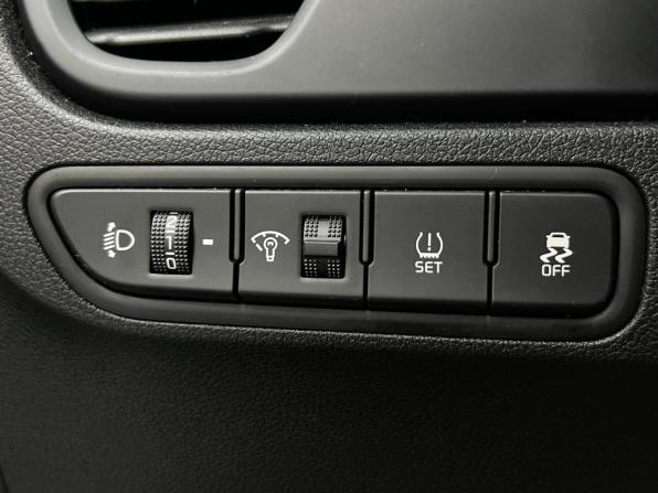Kia Rio IV Рестайлинг с пробегом 2021 года, цена 1 640 000 рублей, 90735 км, седан, Автокод Объявления