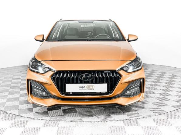 Hyundai Solaris II с пробегом 2018 года, цена 899 000 рублей, 124518 км, седан, Автокод Объявления