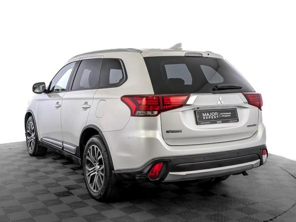 Mitsubishi Outlander III Рестайлинг 2 с пробегом 2018 года, цена 1 875 000 рублей, 213152 км, внедорожник, Автокод Объявления