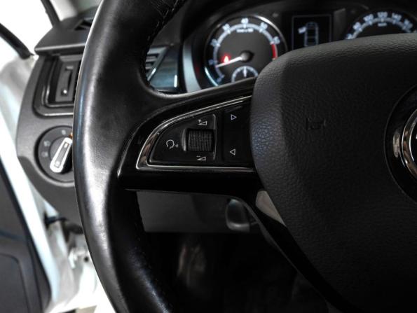 Skoda Rapid I с пробегом 2017 года, цена 1 290 000 рублей, 158936 км, лифтбек, Автокод Объявления