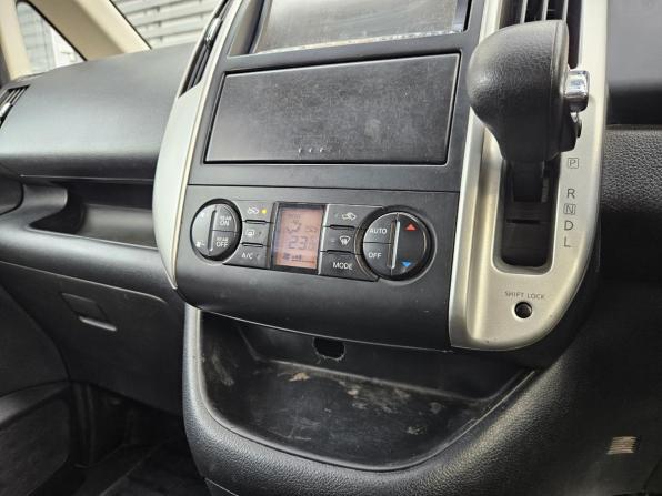 Nissan Serena III (C25) с пробегом 2010 года, цена 965 000 рублей, 215000 км, минивэн, Автокод Объявления