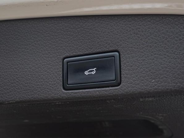 Volkswagen Touareg II с пробегом 2011 года, цена 2 150 000 рублей, 301491 км, внедорожник, Автокод Объявления
