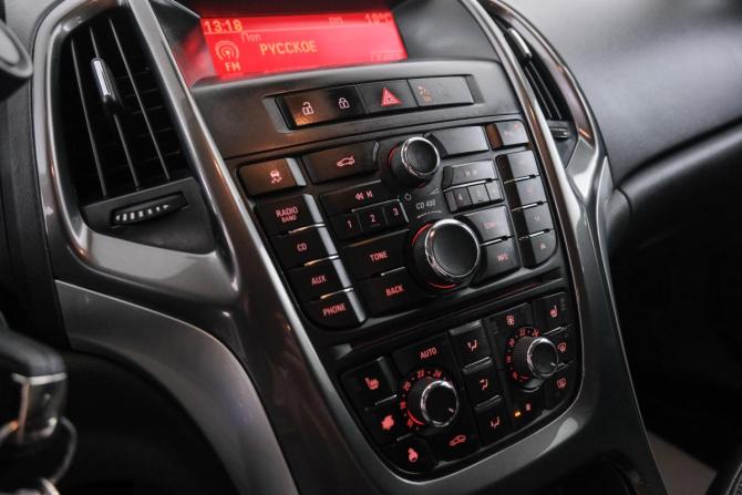 Opel Astra J Рестайлинг с пробегом 2013 года, цена 869 000 рублей, 169655 км, седан, Автокод Объявления