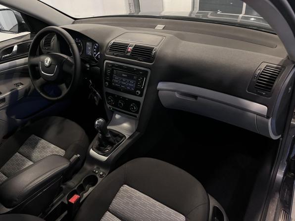 Skoda Octavia II (A5) Рестайлинг с пробегом 2009 года, цена 827 000 рублей, 237180 км, лифтбек, Автокод Объявления