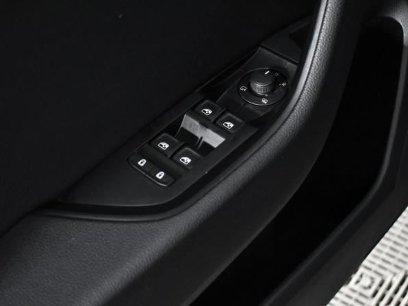 Skoda Superb III Рестайлинг с пробегом 2019 года, цена 2 350 000 рублей, 94080 км, лифтбек, Автокод Объявления