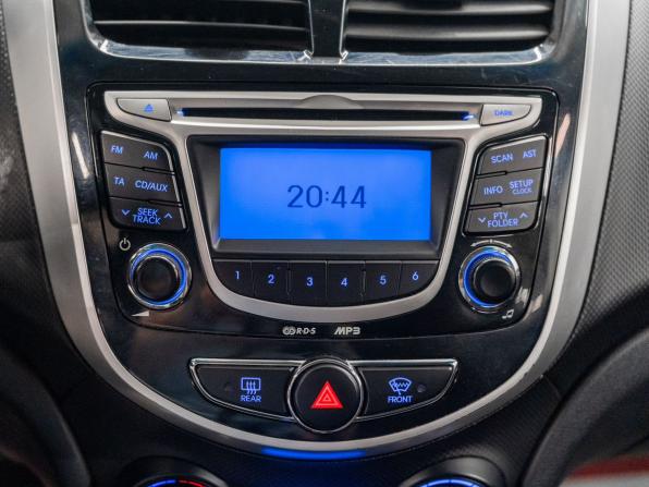 Hyundai Solaris I с пробегом 2012 года, цена 860 000 рублей, 195000 км, хэтчбек, Автокод Объявления