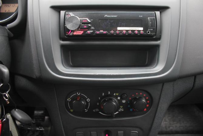 Renault Sandero II с пробегом 2015 года, цена 490 000 рублей, 199201 км, хэтчбек, Автокод Объявления