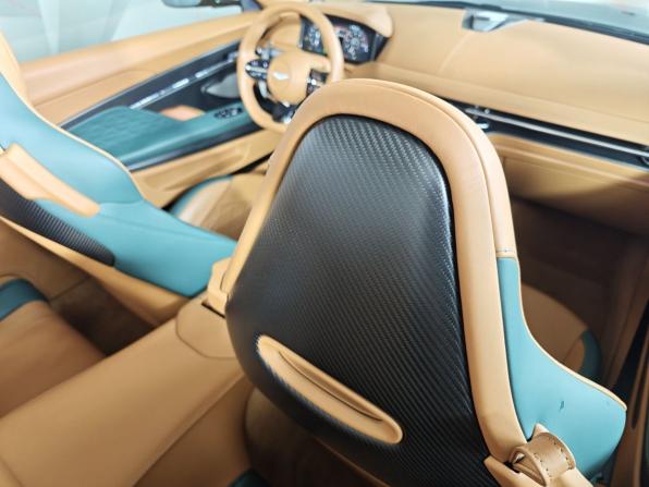 Aston Martin DB12 с пробегом 2024 года, цена 55 000 000 рублей, 2405 км, кабриолет, Автокод Объявления