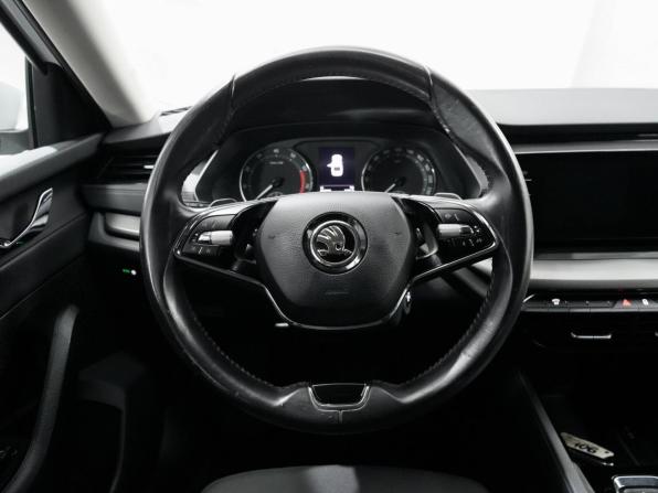 Skoda Octavia IV (A8) с пробегом 2021 года, цена 2 373 000 рублей, 52100 км, лифтбек, Автокод Объявления