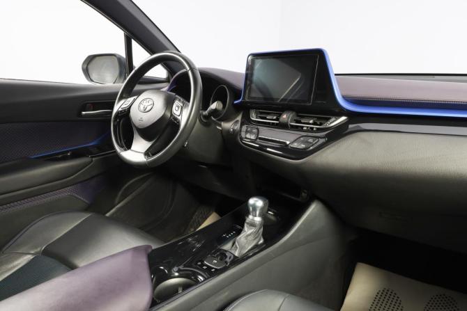 Toyota C-HR I Рестайлинг с пробегом 2020 года, цена 2 799 000 рублей, 28566 км, внедорожник, Автокод Объявления