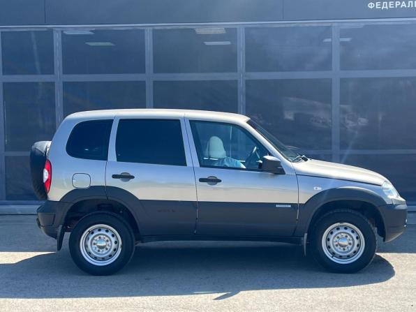 Chevrolet Niva I Рестайлинг с пробегом 2018 года, цена 770 000 рублей, 75909 км, внедорожник, Автокод Объявления