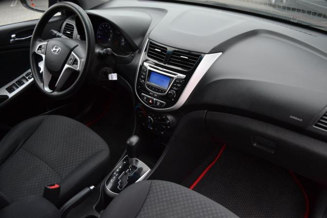Hyundai Solaris I с пробегом 2012 года, цена 750 000 рублей, 171560 км, хэтчбек, Автокод Объявления