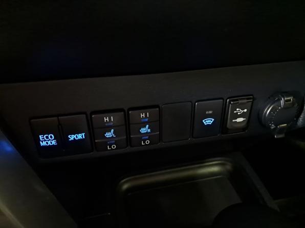 Toyota RAV4 IV (XA40) Рестайлинг с пробегом 2016 года, цена 2 080 000 рублей, 211471 км, внедорожник, Автокод Объявления