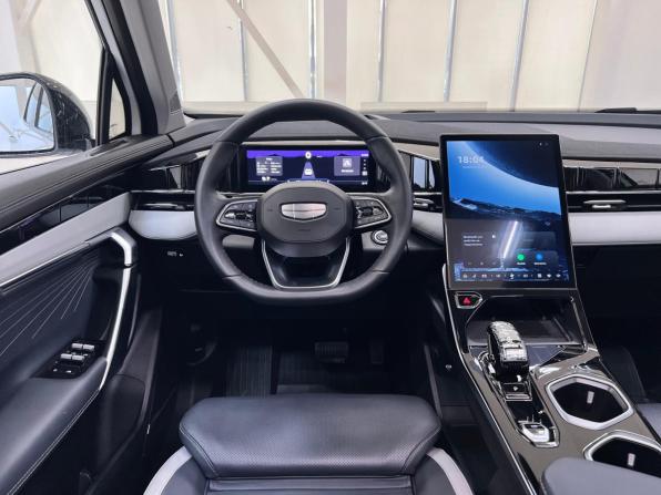 Geely Atlas II с пробегом 2024 года, цена 3 090 000 рублей, 30174 км, внедорожник, Автокод Объявления