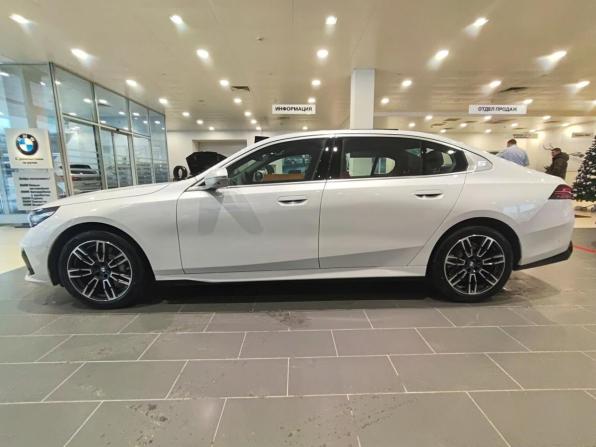 BMW 5 серии VIII (G60/G61/G68) с пробегом 2025 года, цена 8 350 000 рублей, 20 км, седан, Автокод Объявления