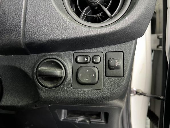 Toyota Vitz III (XP130) Рестайлинг с пробегом 2019 года, цена 1 139 000 рублей, 39600 км, хэтчбек, Автокод Объявления