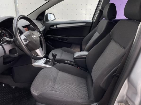 Opel Astra H Рестайлинг с пробегом 2011 года, цена 600 000 рублей, 173960 км, седан, Автокод Объявления