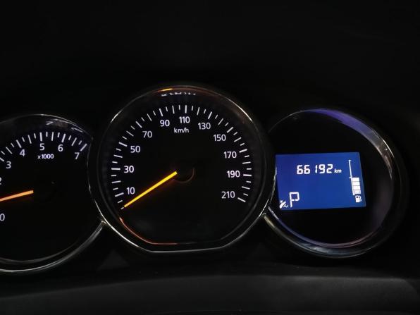 Renault Sandero II с пробегом 2015 года, цена 780 000 рублей, 66000 км, хэтчбек, Автокод Объявления