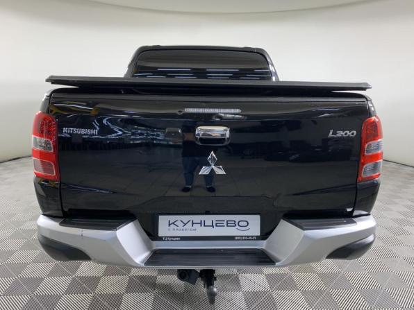 Mitsubishi L200 V с пробегом 2018 года, цена 1 780 000 рублей, 320100 км, offers.body_type.unknown, Автокод Объявления
