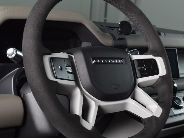Land Rover Defender II с пробегом 2021 года, цена 4 999 995 рублей, 131041 км, внедорожник, Автокод Объявления
