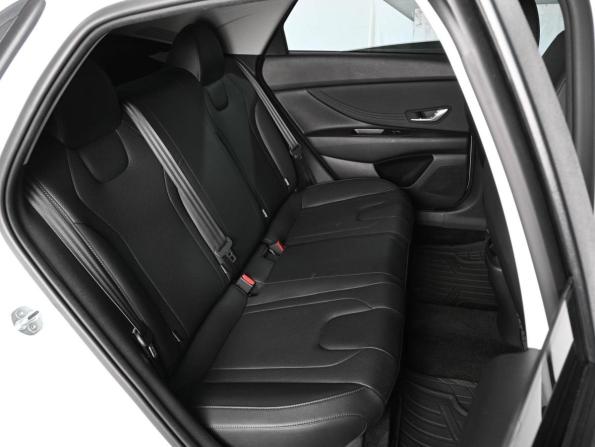 Hyundai Elantra VII (CN7) Рестайлинг с пробегом 2024 года, цена 2 299 000 рублей, 33222 км, седан, Автокод Объявления